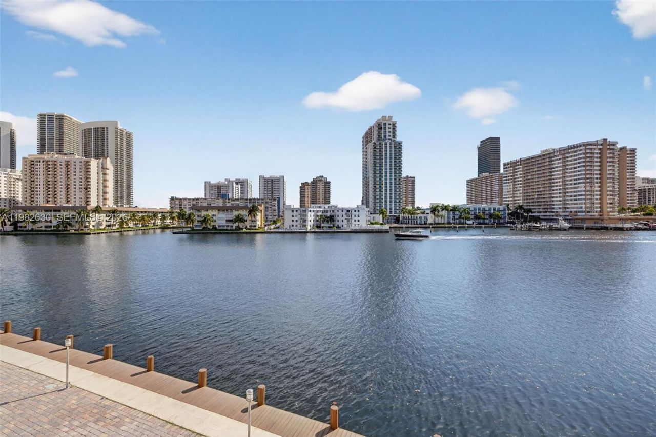 121 Golden Isles Dr, Unit 205, Hallandale Beach, FL 33009 Photo