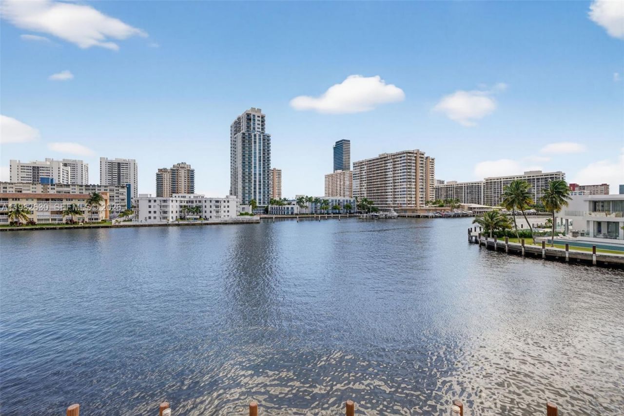 121 Golden Isles Dr, Unit 205, Hallandale Beach, FL 33009 Photo