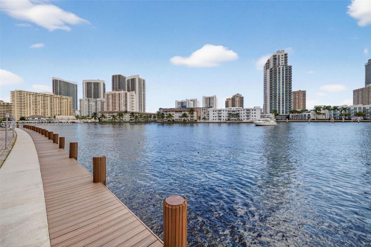 121 Golden Isles Dr, Unit 205, Hallandale Beach, FL 33009 Photo