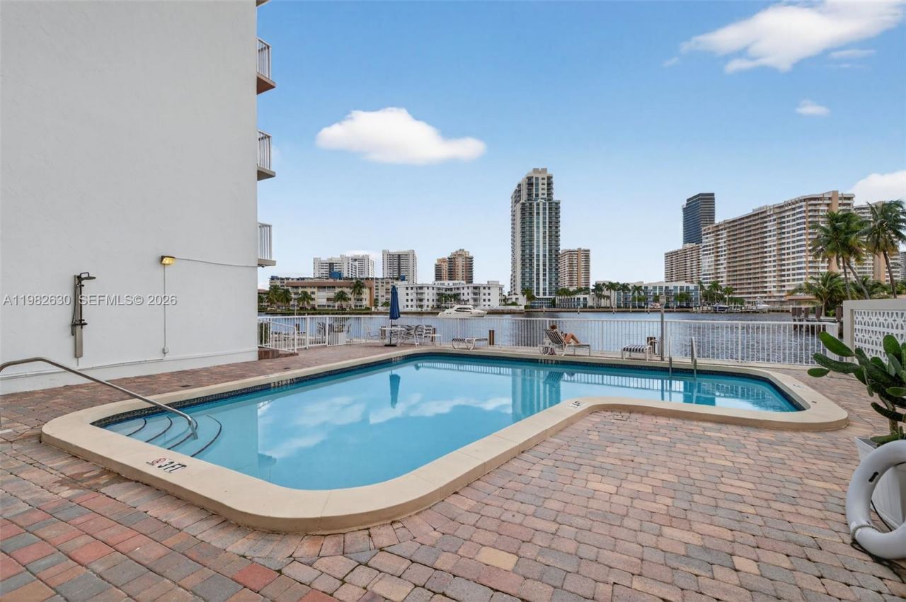 121 Golden Isles Dr, Unit 205, Hallandale Beach, FL 33009 Photo