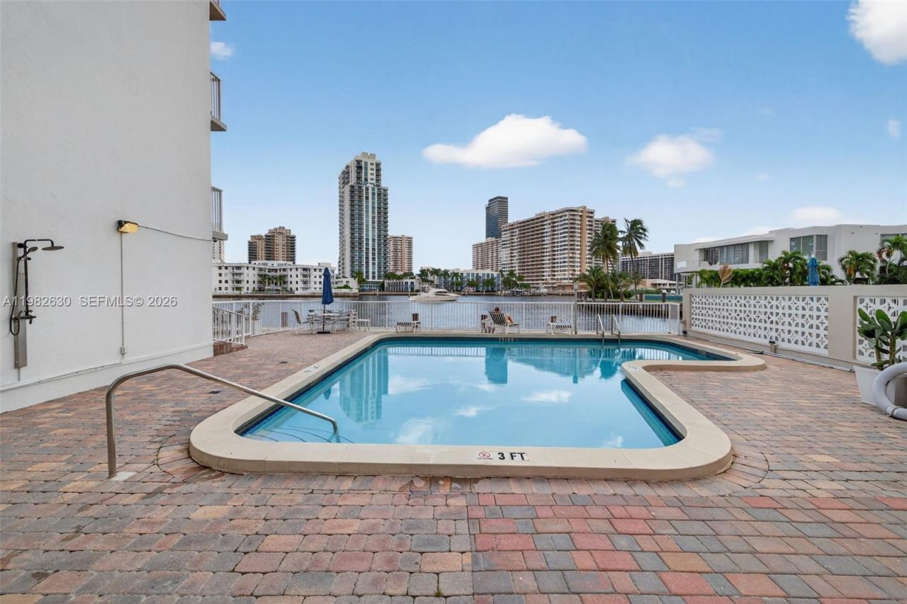121 Golden Isles Dr, Unit 205, Hallandale Beach, FL 33009 Photo