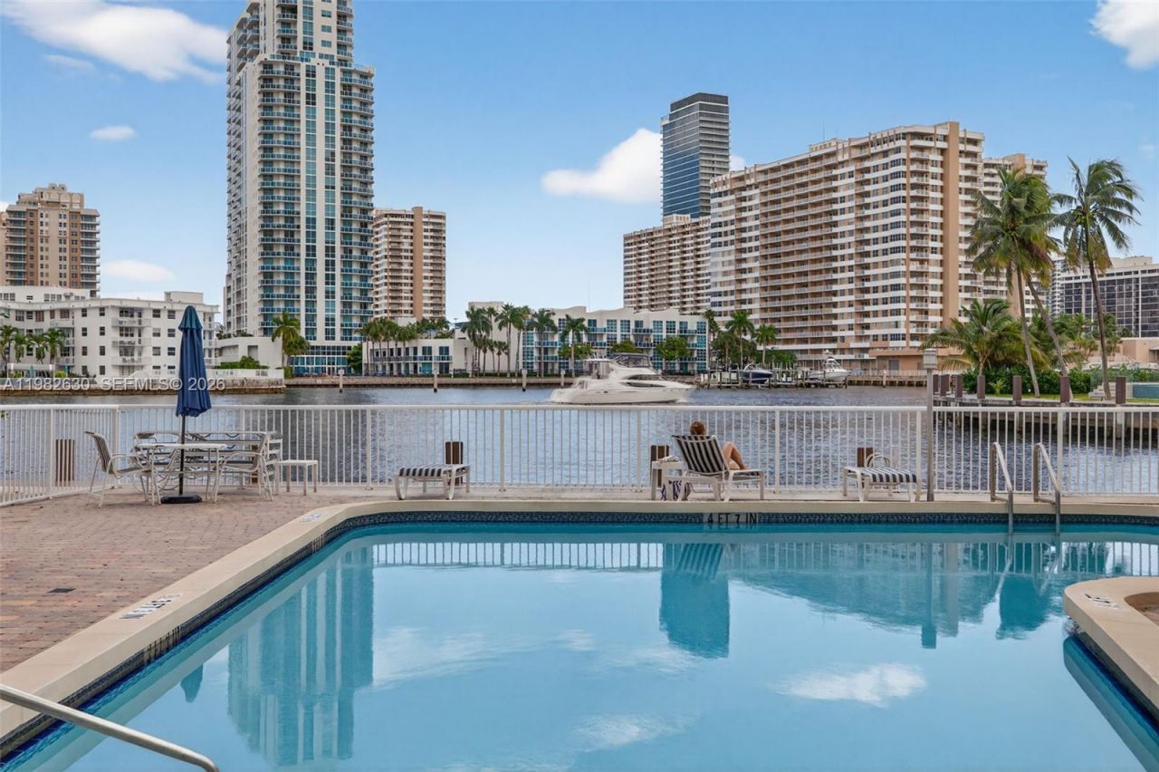 121 Golden Isles Dr, Unit 205, Hallandale Beach, FL 33009 Photo