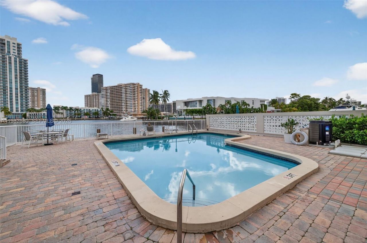 121 Golden Isles Dr, Unit 205, Hallandale Beach, FL 33009 Photo