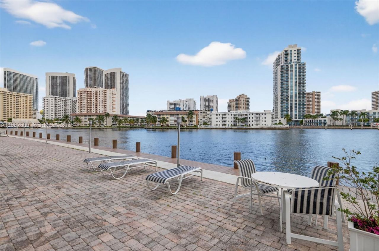 121 Golden Isles Dr , Unit 205, Hallandale Beach, FL 33009 Photo