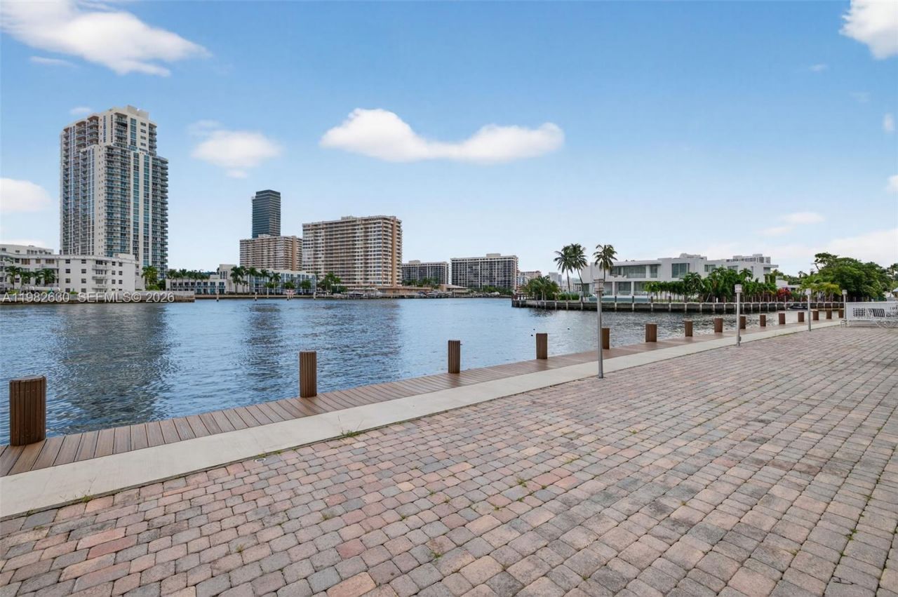 121 Golden Isles Dr, Unit 205, Hallandale Beach, FL 33009 Photo