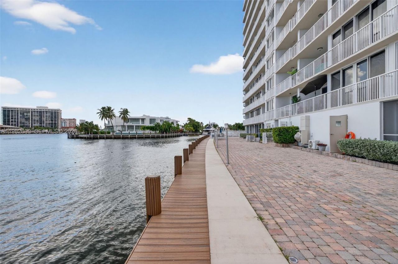 121 Golden Isles Dr, Unit 205, Hallandale Beach, FL 33009 Photo
