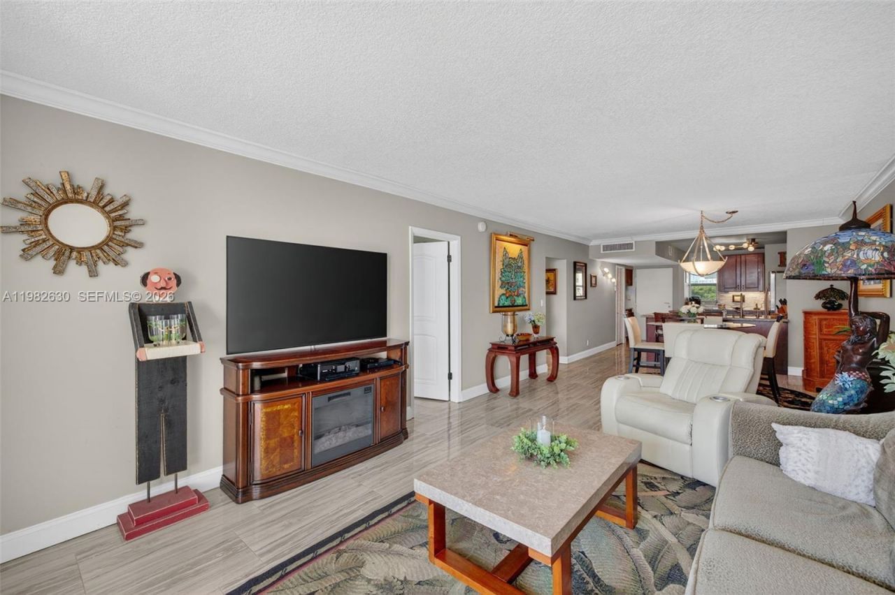 121 Golden Isles Dr , Unit 205, Hallandale Beach, FL 33009 Photo