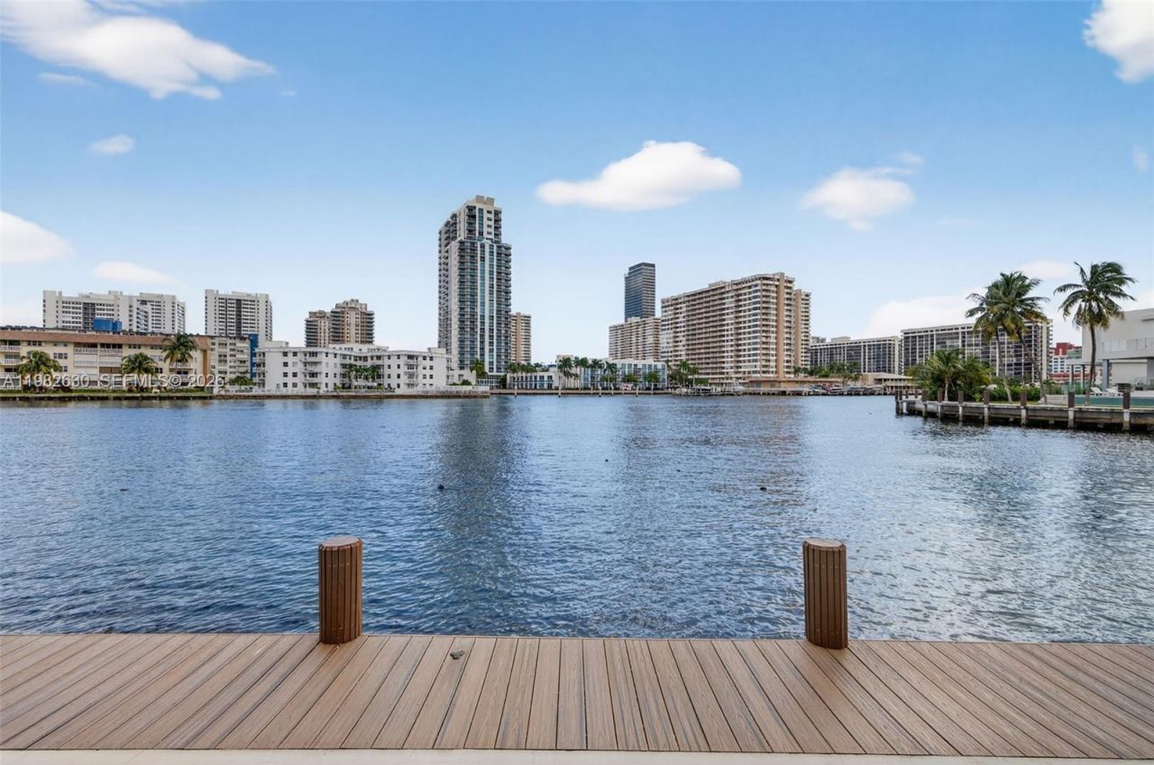 121 Golden Isles Dr, Unit 205, Hallandale Beach, FL 33009 Photo