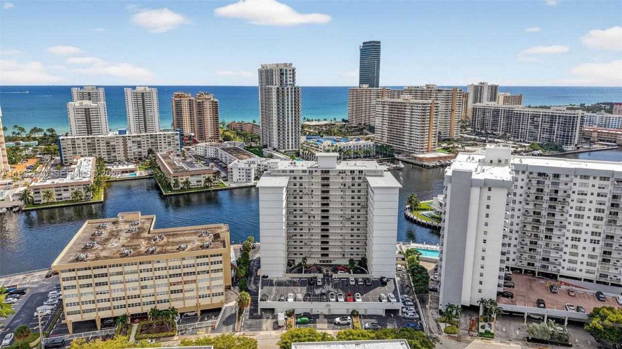 121 Golden Isles Dr, Unit 205, Hallandale Beach, FL 33009 Photo