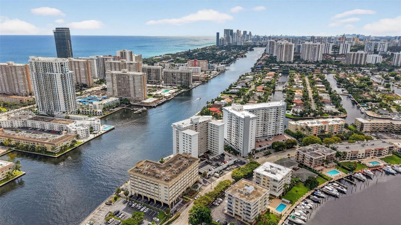 121 Golden Isles Dr , Unit 205, Hallandale Beach, FL 33009 Photo