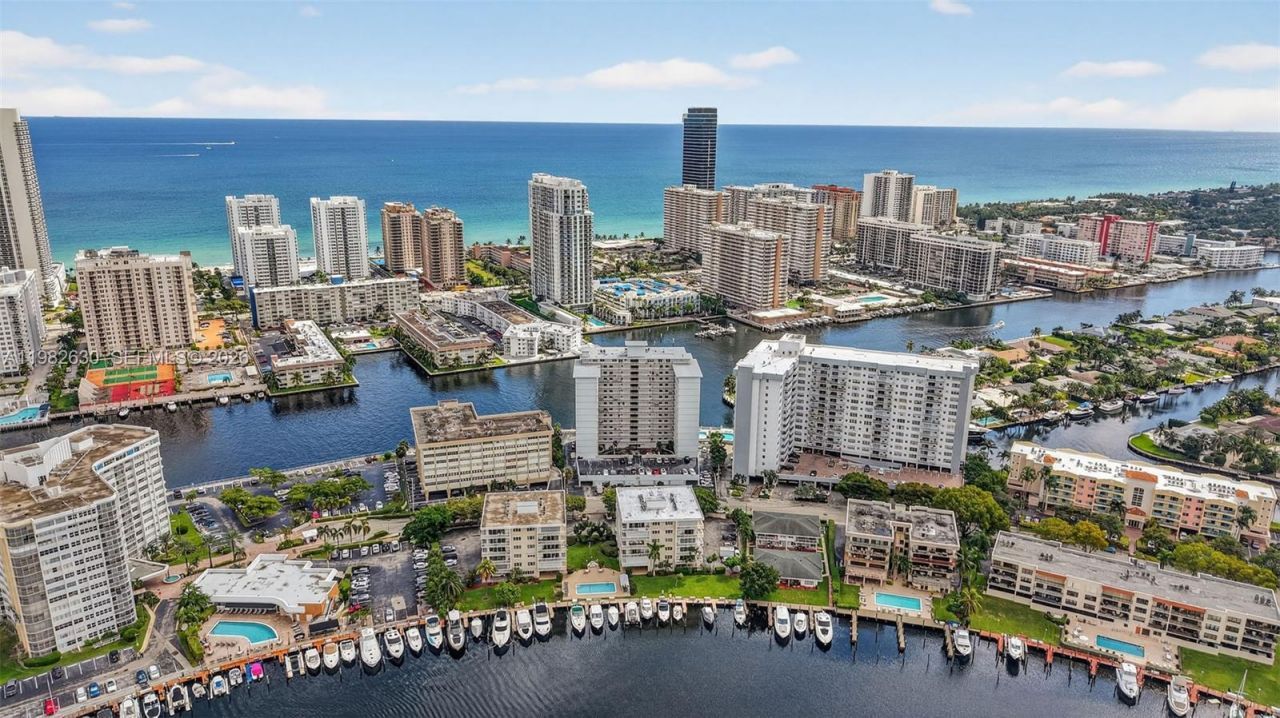 121 Golden Isles Dr, Unit 205, Hallandale Beach, FL 33009 Photo