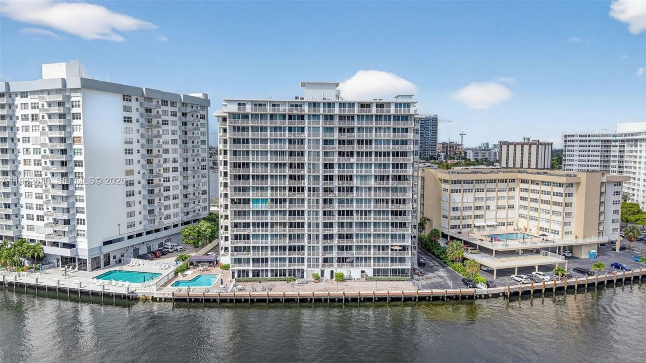121 Golden Isles Dr, Unit 205, Hallandale Beach, FL 33009 Photo