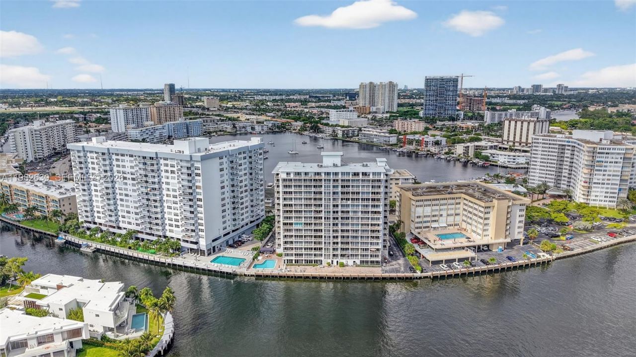 121 Golden Isles Dr , Unit 205, Hallandale Beach, FL 33009 Photo