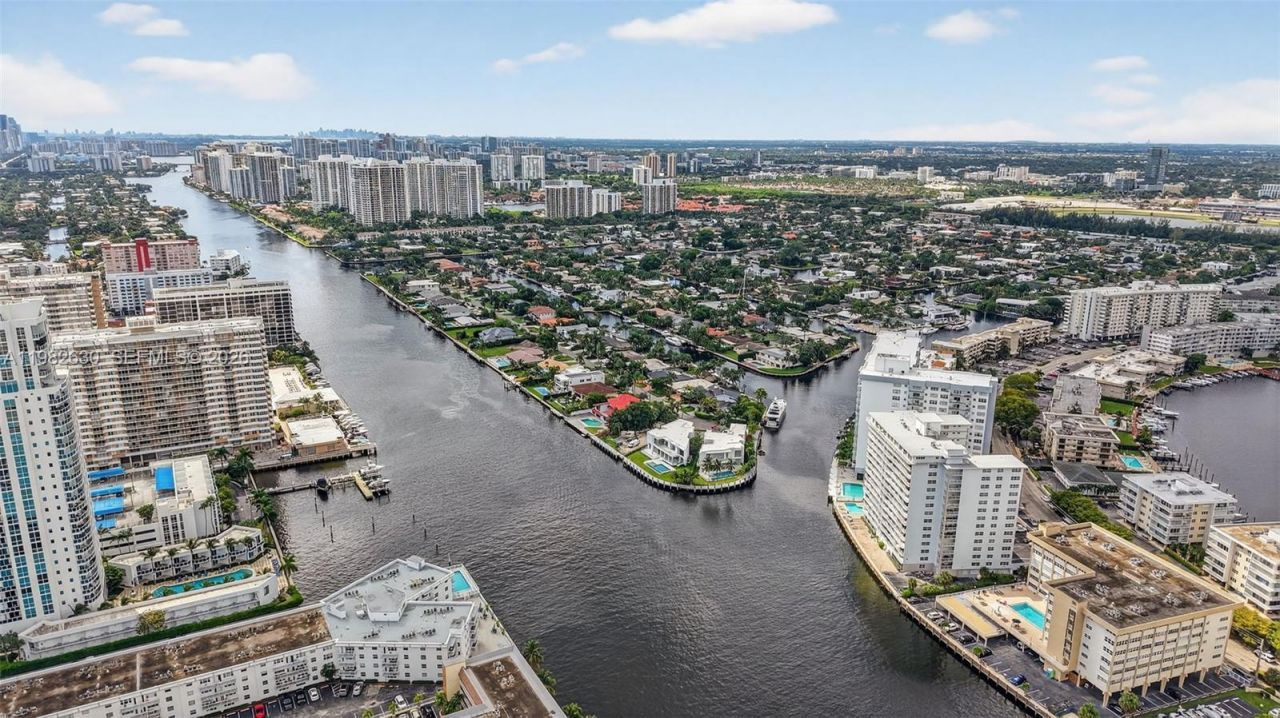 121 Golden Isles Dr , Unit 205, Hallandale Beach, FL 33009 Photo