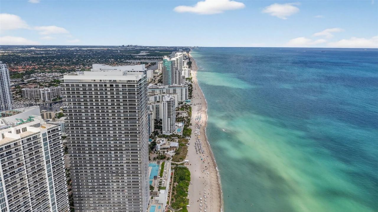 121 Golden Isles Dr, Unit 205, Hallandale Beach, FL 33009 Photo