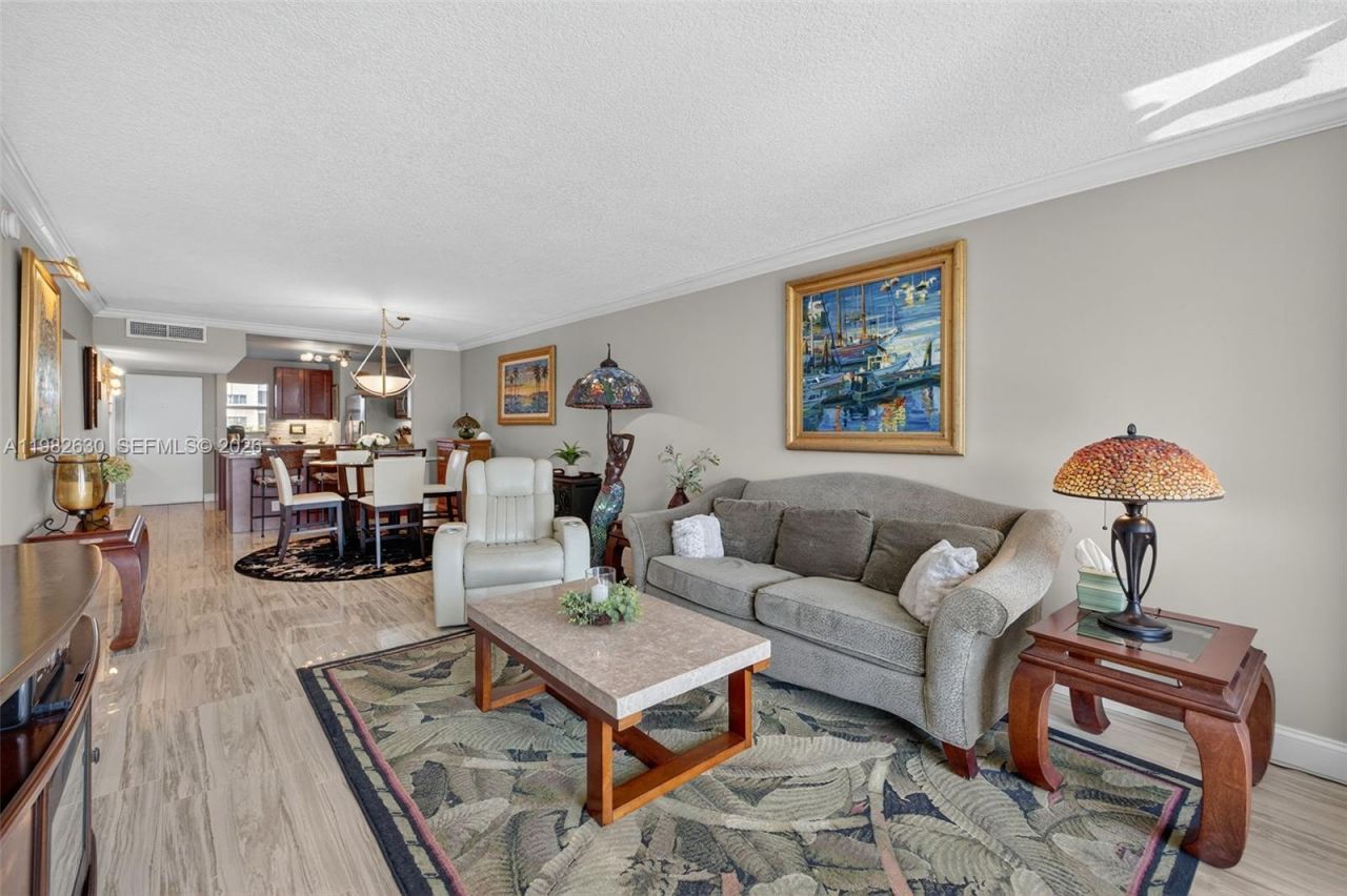121 Golden Isles Dr, Unit 205, Hallandale Beach, FL 33009 Photo