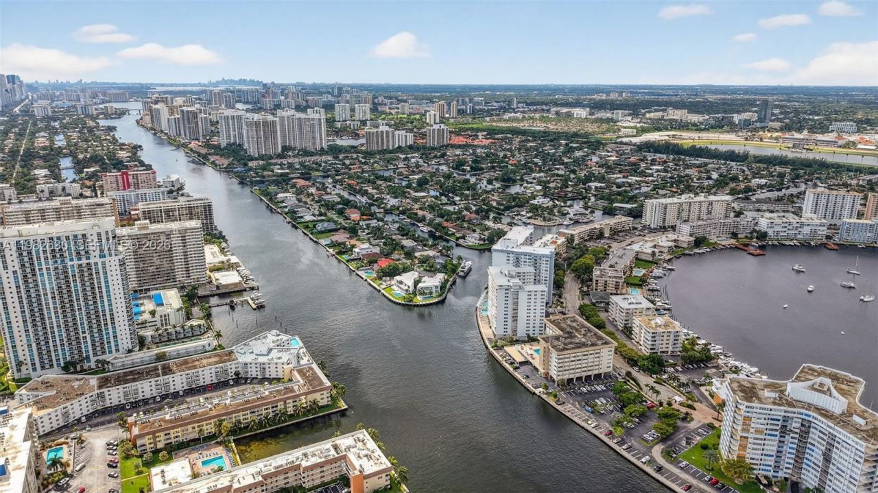 121 Golden Isles Dr , Unit 205, Hallandale Beach, FL 33009 Photo