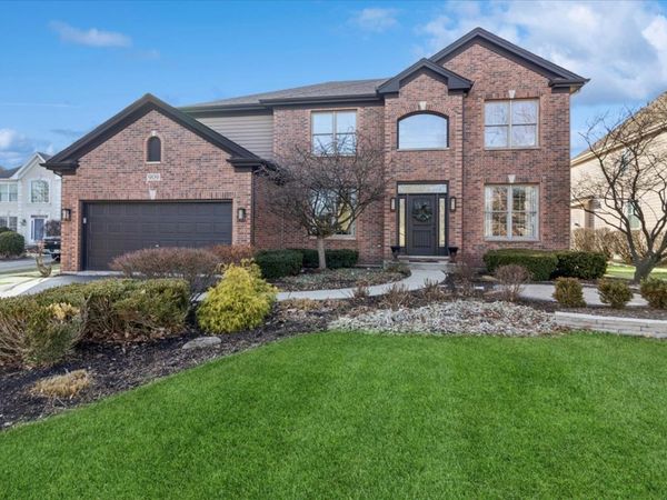 909 King Edward Avenue , St. Charles, IL 60174