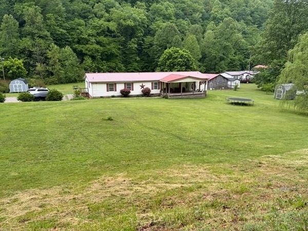50 Crystal View Drive, DELBARTON, WV 25670