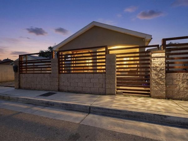 221 58th Street NW, Albuquerque, NM 87105