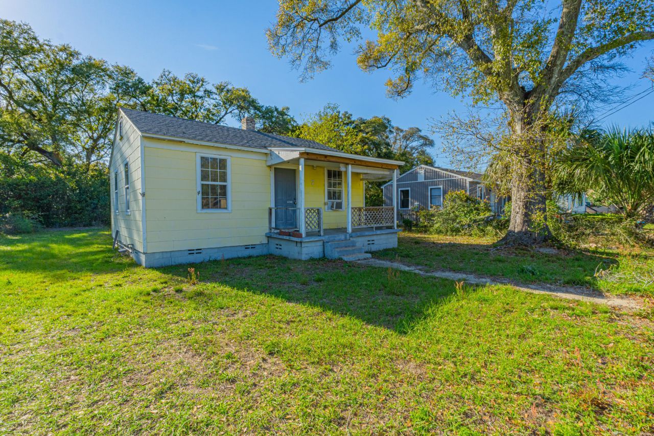 7 E Carver Drive, Pensacola, FL 32507 Main Photo