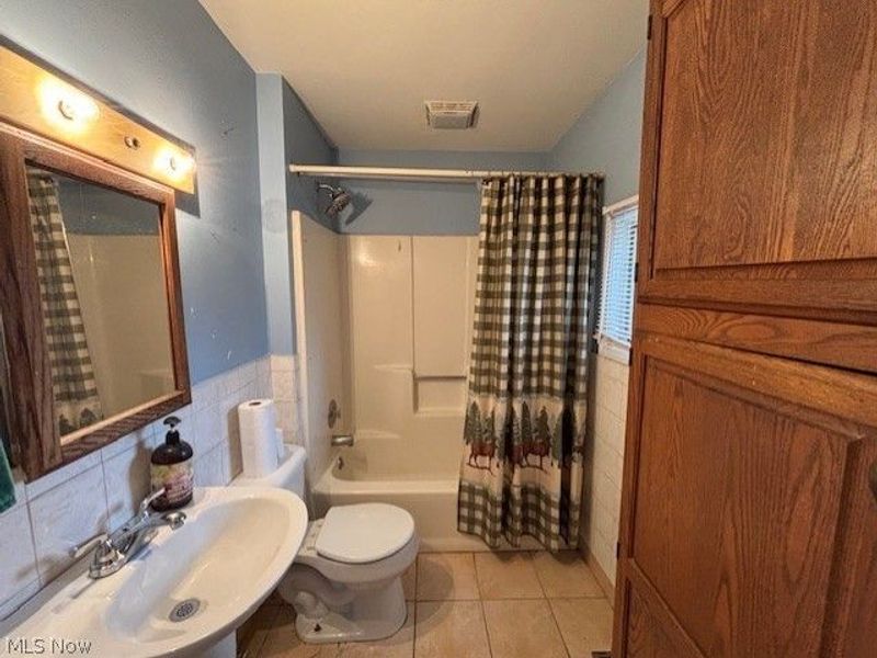 2430 W River Road N, Elyria, OH 44035 Photo 8