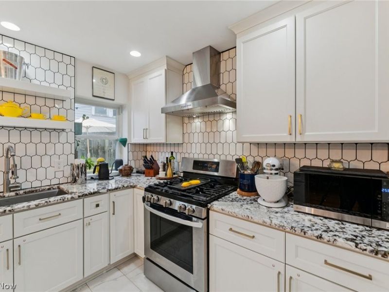 2253 Olive Avenue , Lakewood, OH 44107 Photo 8