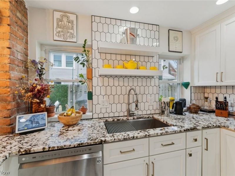 2253 Olive Avenue , Lakewood, OH 44107 Photo 9