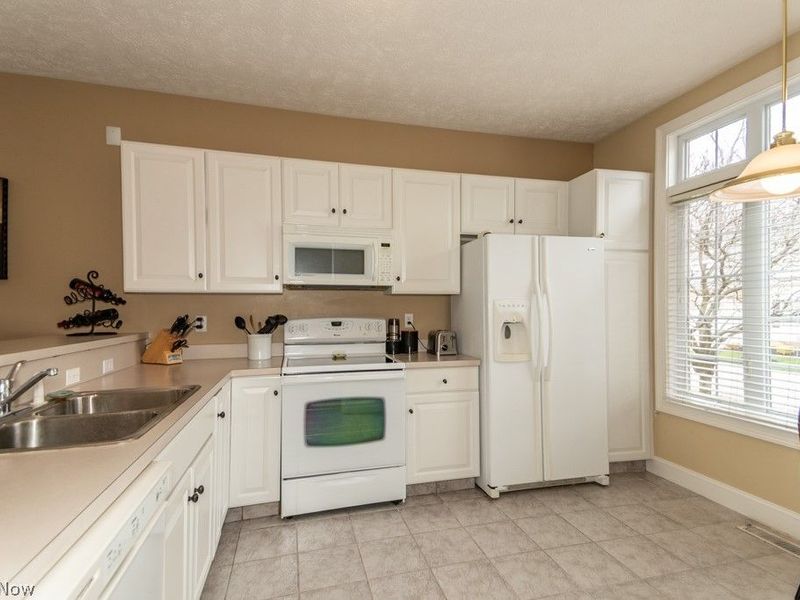 76 Brookstone Lane , Willoughby, OH 44094 Photo 5