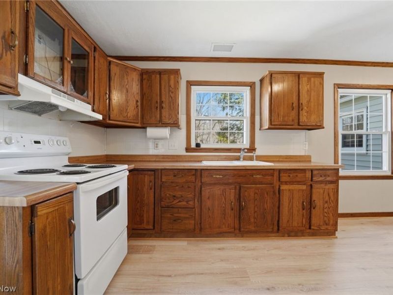 205 Claridon Road, Chardon, OH 44024 Photo 4