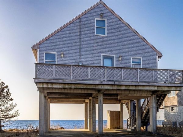 4 Union Ave, Mattapoisett, MA 02739