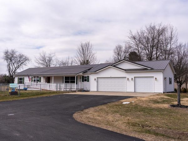 28 Broomfield Road W, Mt Pleasant, MI 48858