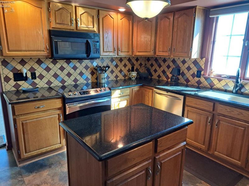 102 Cottage Grove Drive, Fremont, OH 43420 Photo 10