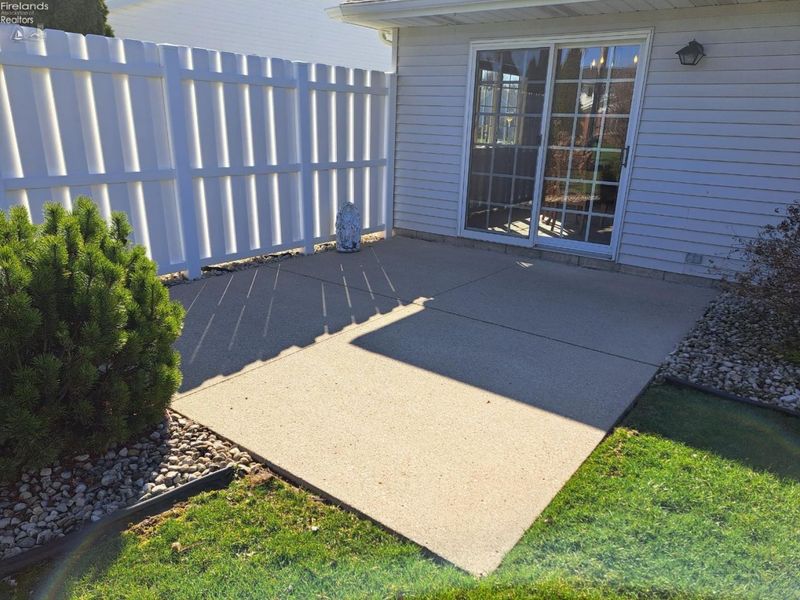 102 Cottage Grove Drive, Fremont, OH 43420 Photo 26