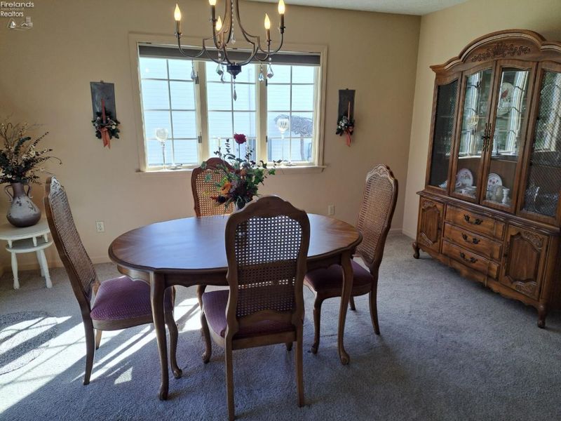 102 Cottage Grove Drive, Fremont, OH 43420 Photo 8