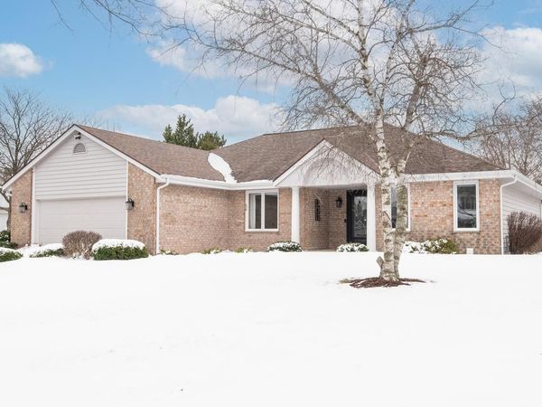 11625 W Sunset LANE, Greenfield, WI 53228