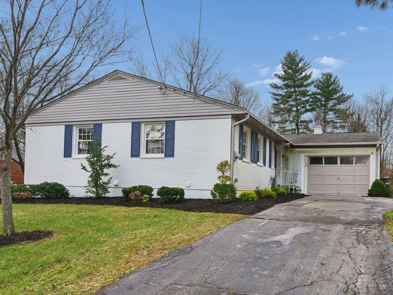 357 Meadowcrest Road, Cincinnati, OH 45231 Photo 2