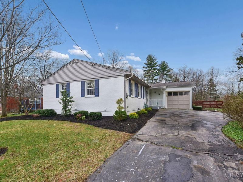 357 Meadowcrest Road, Cincinnati, OH 45231 Photo 3