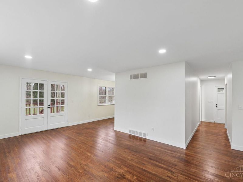 357 Meadowcrest Road, Cincinnati, OH 45231 Photo 7