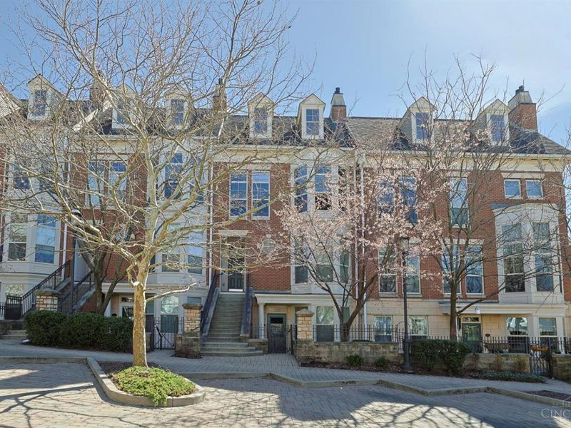 215 Stetson Street, Unit 215, Cincinnati, OH 45219 Photo 1