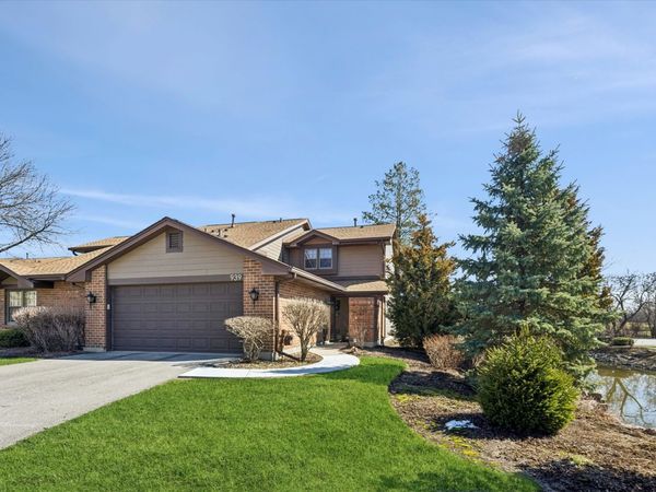 939 Brown Deer Drive , Westmont, IL 60559
