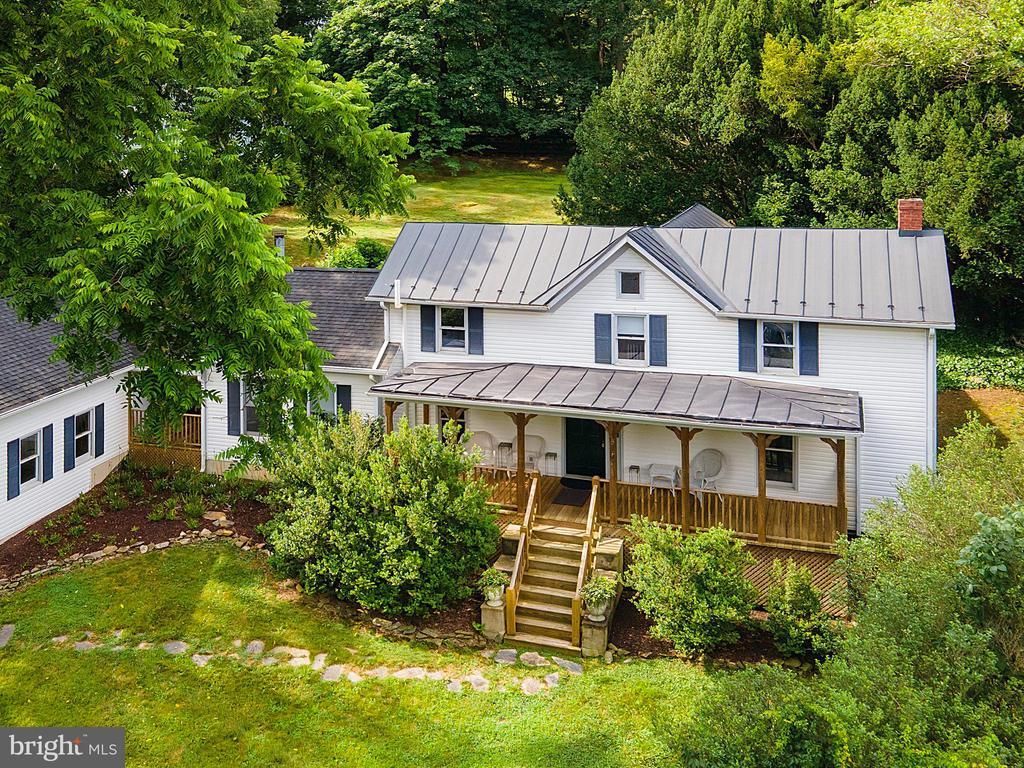 35739 Hayman Lane, Round Hill, VA 20141 Main Photo