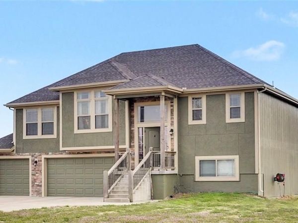16699 Dana Lane, Leavenworth, KS 66048