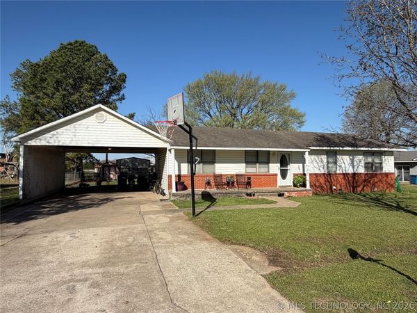 102 S Walnut , Hartshorne, OK 74547