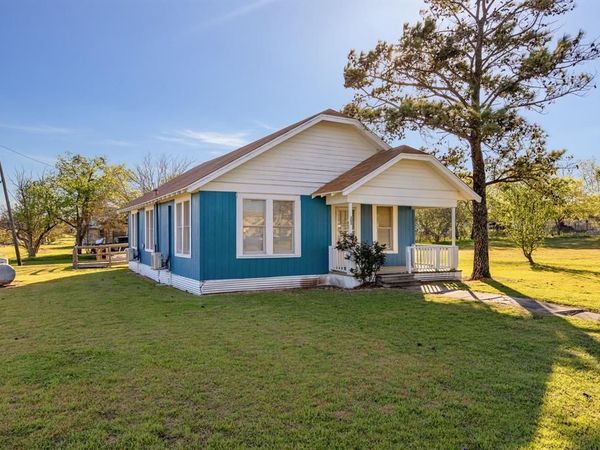 303 Seeley Avenue, Mount Calm, TX 76673