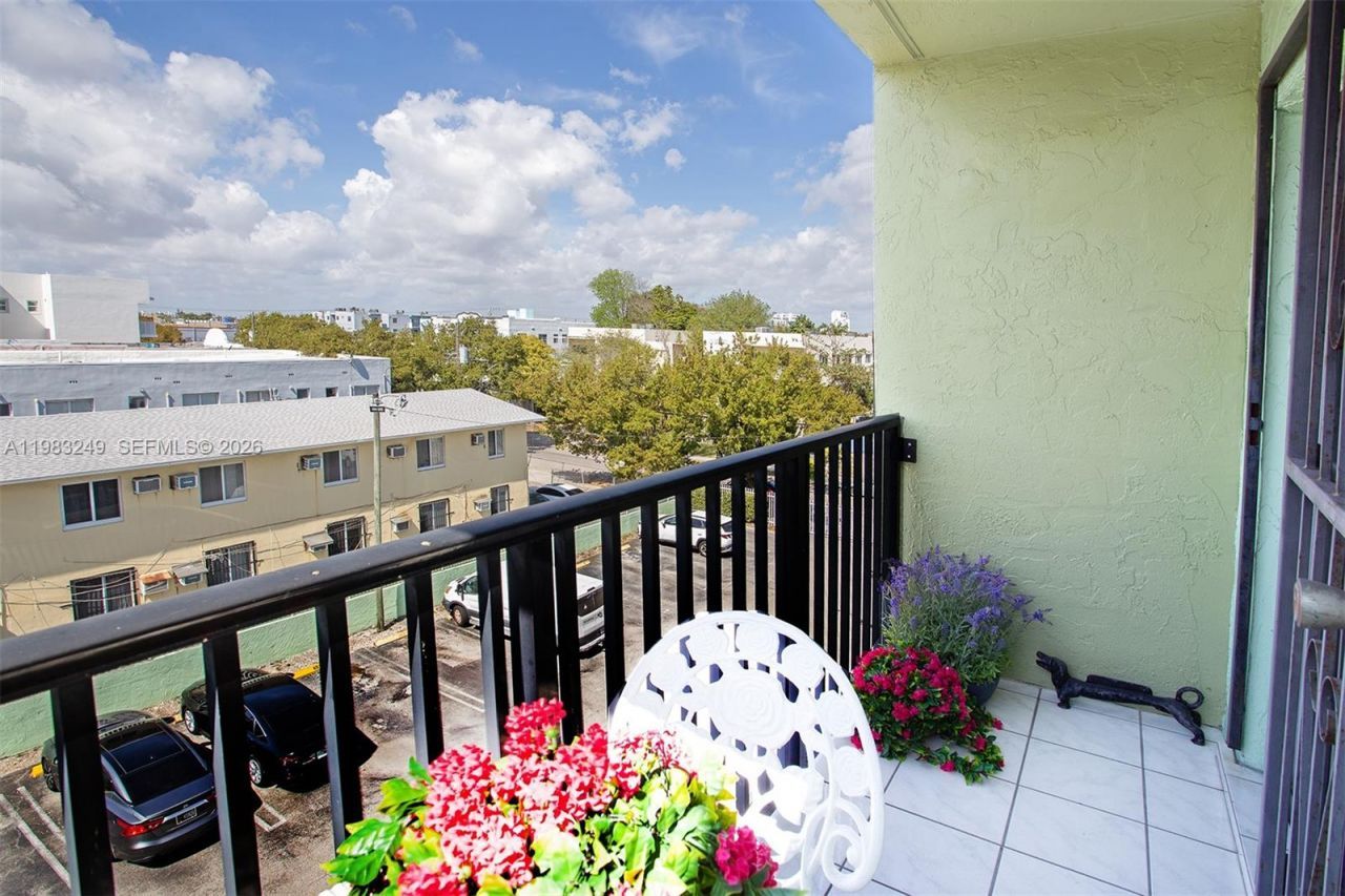 1530 SW 2nd St , Unit 405, Miami, FL 33135 Photo