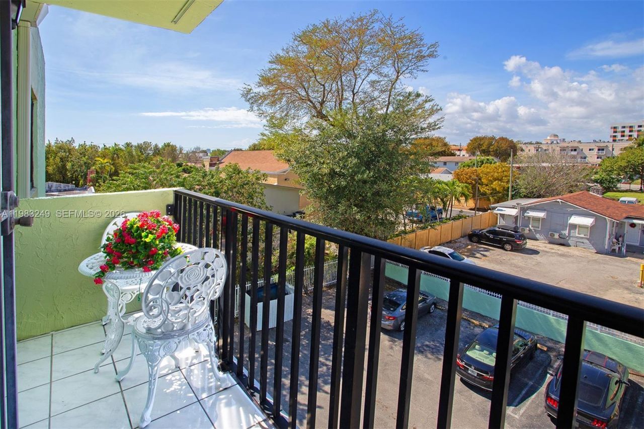 1530 SW 2nd St , Unit 405, Miami, FL 33135 Photo