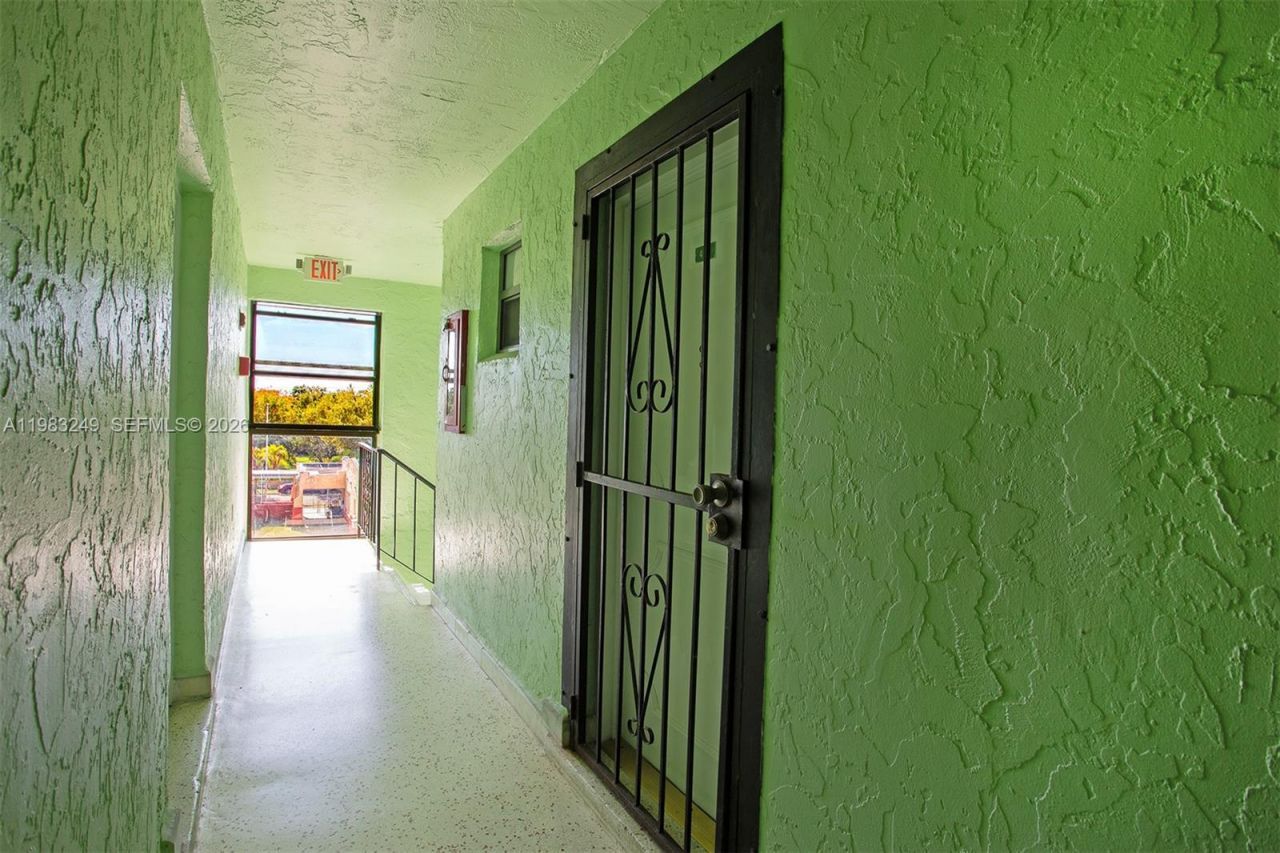 1530 SW 2nd St , Unit 405, Miami, FL 33135 Photo