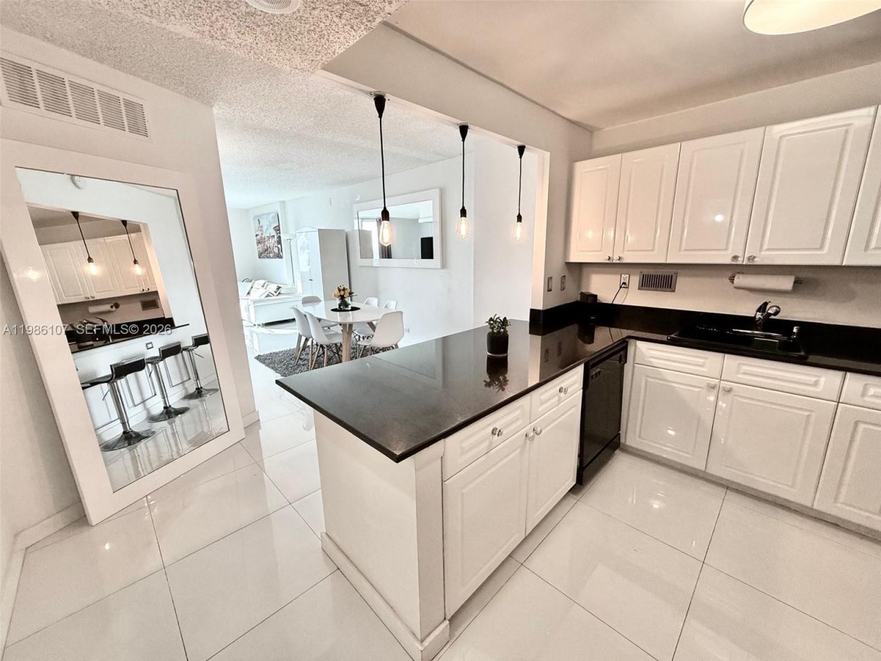2301 Collins Ave , Unit 931, Miami Beach, FL 33139 Photo