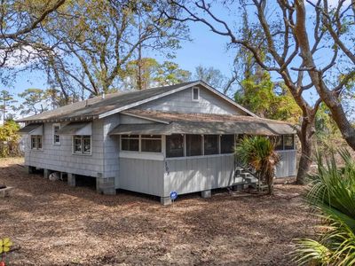 308 Sandcrest Dr., North Myrtle Beach, SC 29582